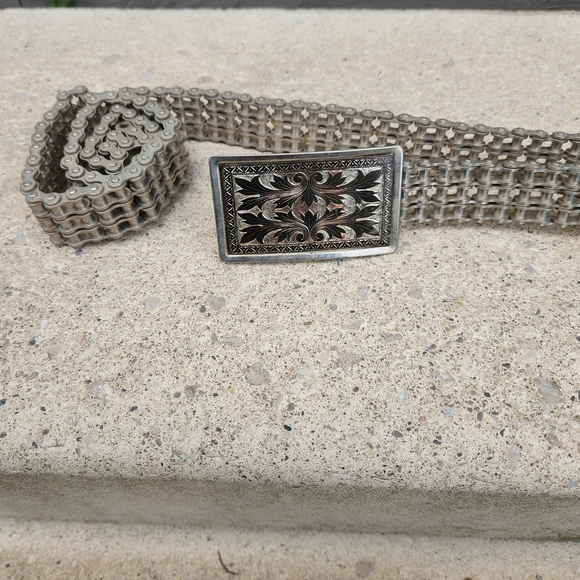Intricately Designed Silver Belt - Picture 2 of 8